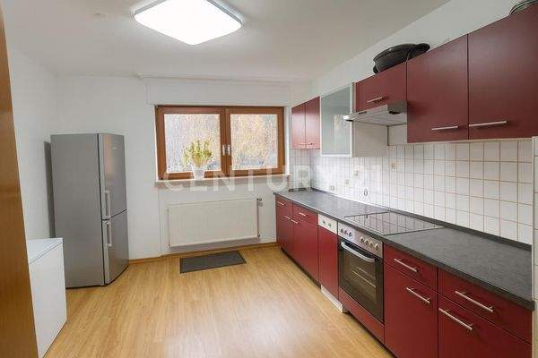 Große Küche der Wohnung im OG