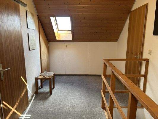Flur im Spitzboden