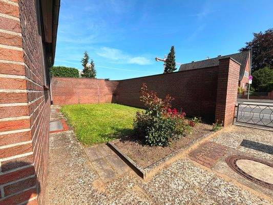 Schall- und Sichtschutzmauer