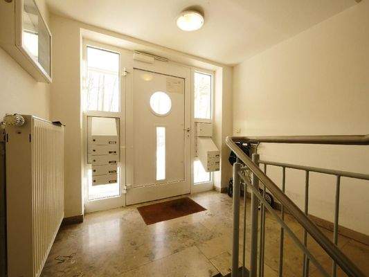  HAUSTÜR / Briefkastenanlage