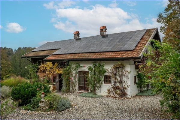  Traumhaftes Sacherl mit PV-Anlage, Nebengebäuden, Wald und Bachlauf