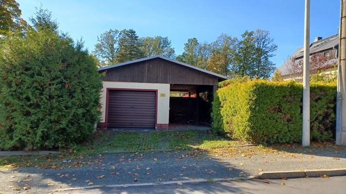 Garage/Carport