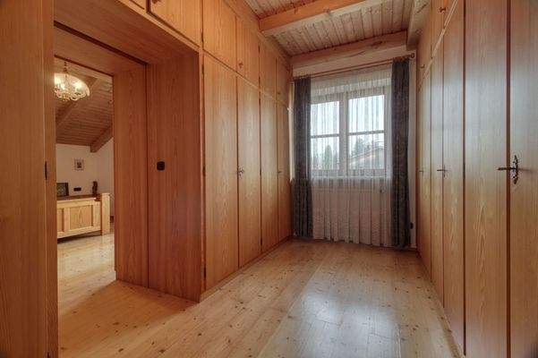 Begehbare Ankleide mit Einbauschränken