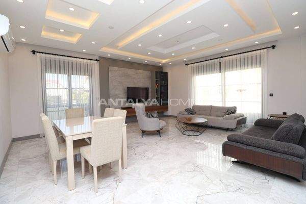 House with Pool and Mountain View in Döşemealtı, Antalya