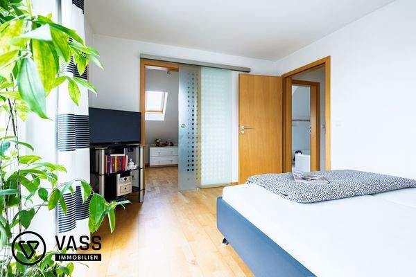 Schlafzimmer mit Ankleide 