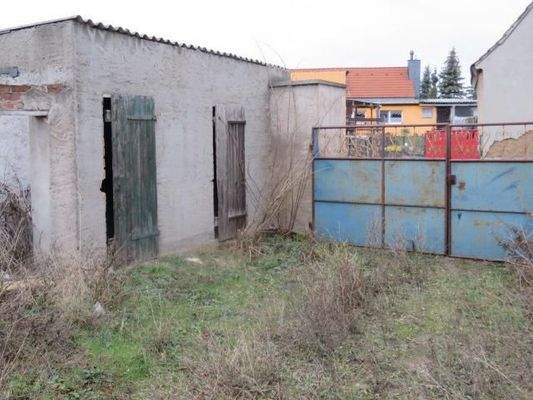 Stallgebäude mit Zufahrt