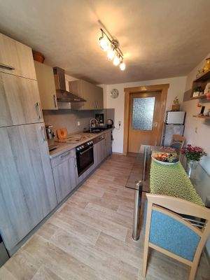 Küche mit Blick zum Wohnzimmer