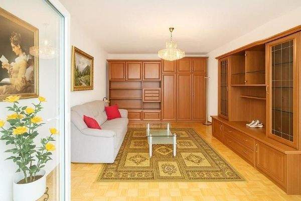 Blick_von_der_Loggia_zum_Wohnzimmer