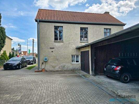 Werkstatt, Garage und Carport nach hinten