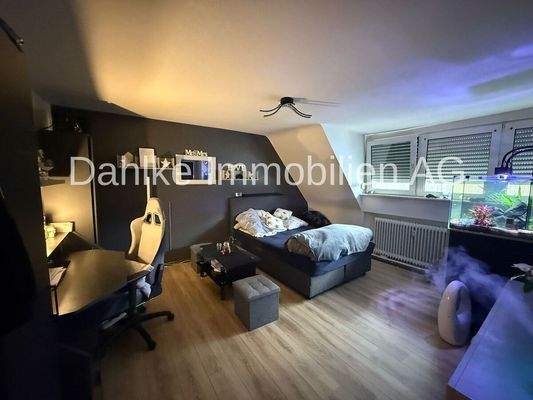 Zimmer 1, Wohnung DG