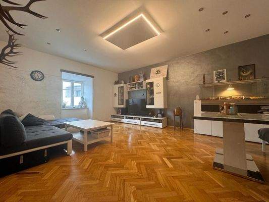 Geräumiges Wohnzimmer