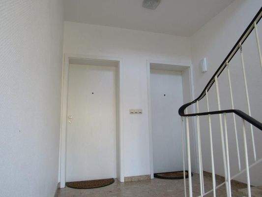 Treppenhaus mit Zugänge zu den Wohnungen