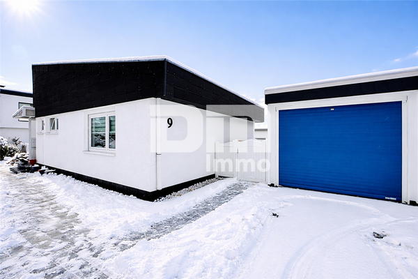 Frontansicht / Garage / Stellplätze