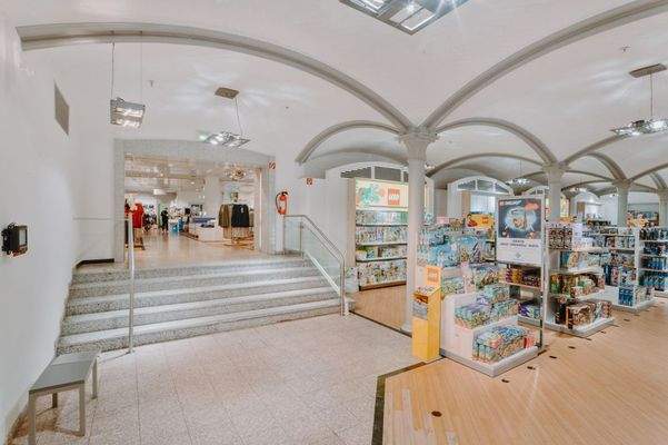 1. OG (Durchgang zum Warenhaus wird geschlossen)