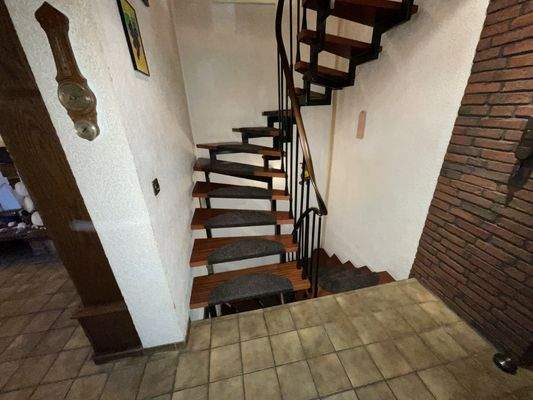 Treppenaufgang zum 1. Obergeschoss