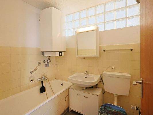 Tageslichtbad mit Duschwanne