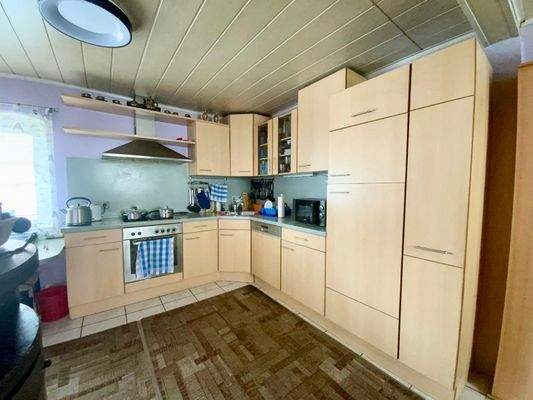 Küche mit Einbauküche