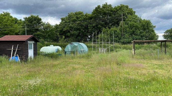 Schuppen und Gastank