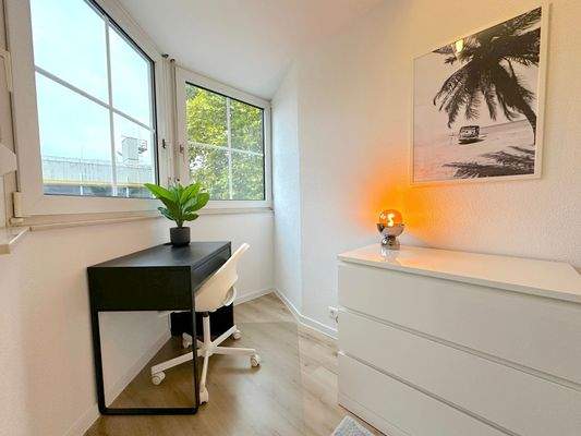 WG-Zimmer Nr. 3 Schreibtisch 