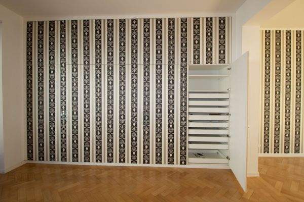 1.OG Zimmer Strasse Einbauschränke.jpg