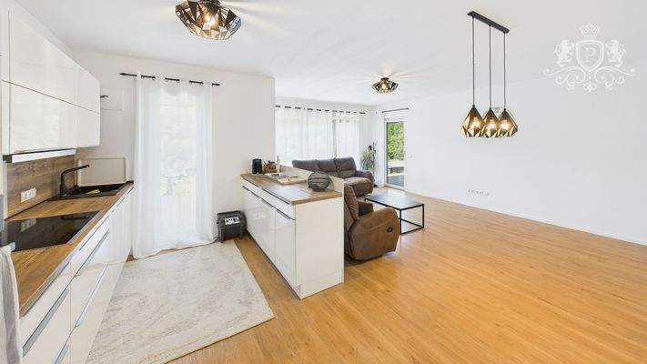 CAM01984G0-PR0511-STILL011