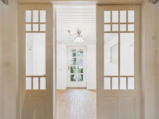 Windfang Blickrichtung Haustür - Lütt Immobilien - Gadendorf