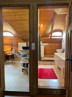 1.OG Küche links, Bad rechts.jpg