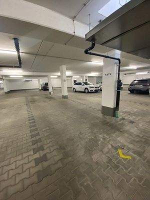 Tiefgarage mit Stellplätzen