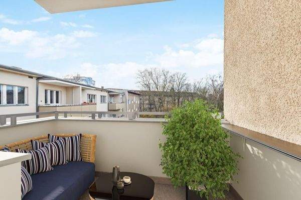 Beispielfoto - Balkon