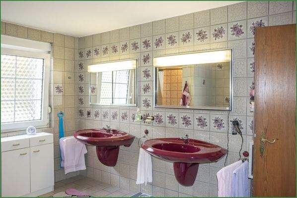 Tageslicht-Bad rechte Seite im Obergeschoss (vorne, rechts)