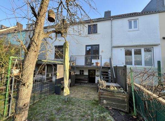 rückwärtiger Blick aus dem Garten