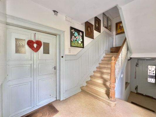 Treppenhaus 1. OG2.jpg