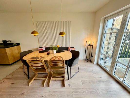 Essbereich mit Zugang zum Garten