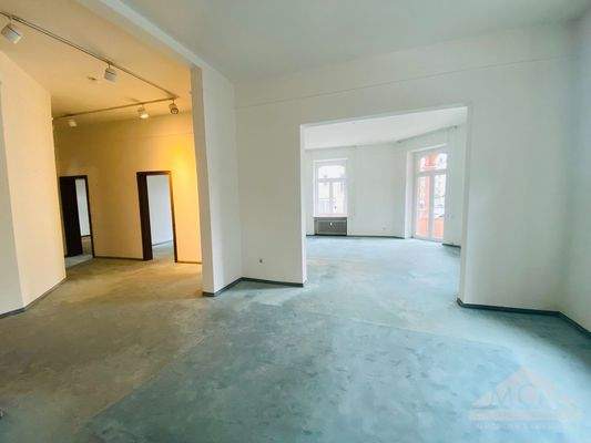 Essbereich + Blick auf Flur + Wohnbereich