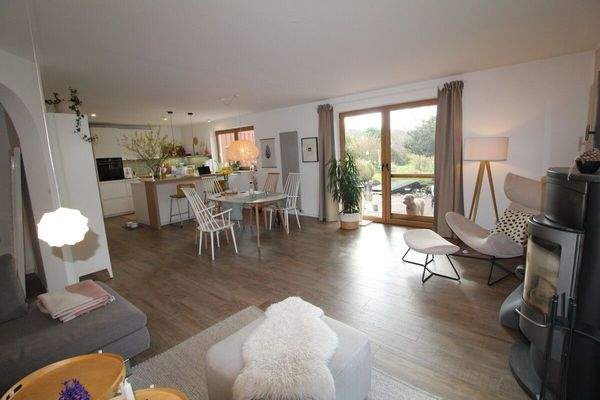 Wohnzimmer mit Zugang Terrasse