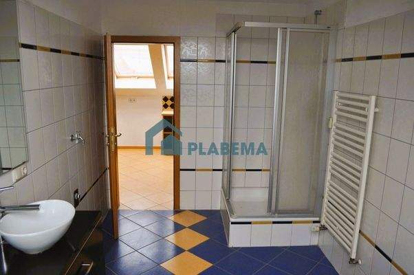 Badezimmer mit Dusche