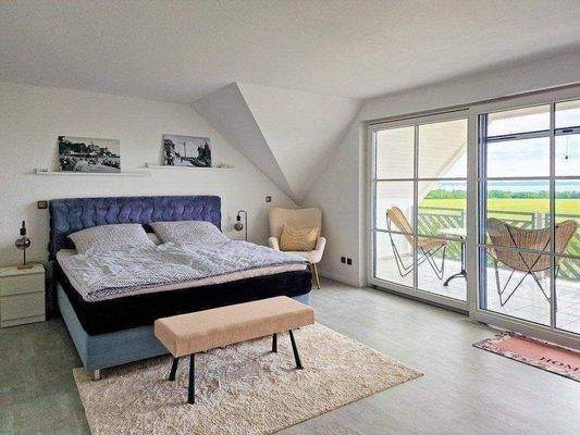 Elternschlafzimmer mit Loggia und Meerblick