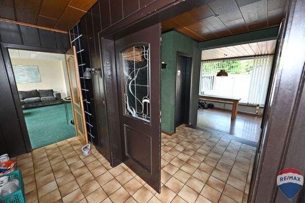 Diele und Zugang zum Büro