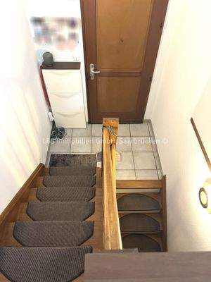 Treppenhaus / Hauseingangstür