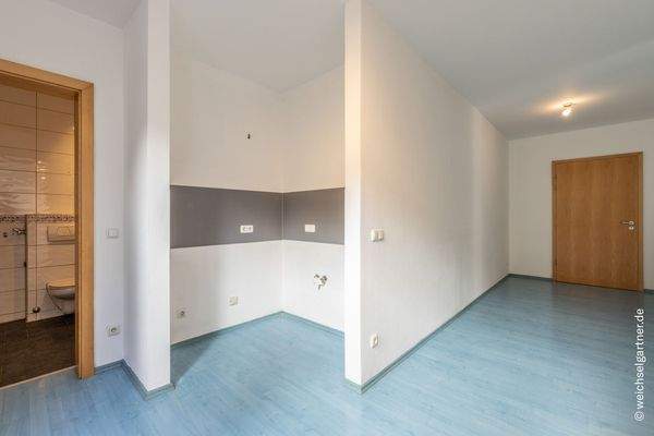 Teeküche mit angrenzendem Bad