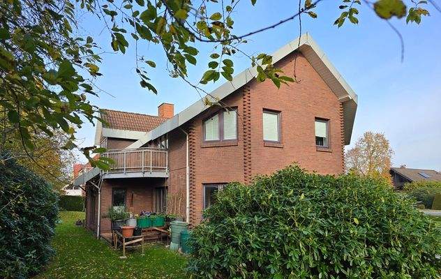 mit Terrasse und Balkon