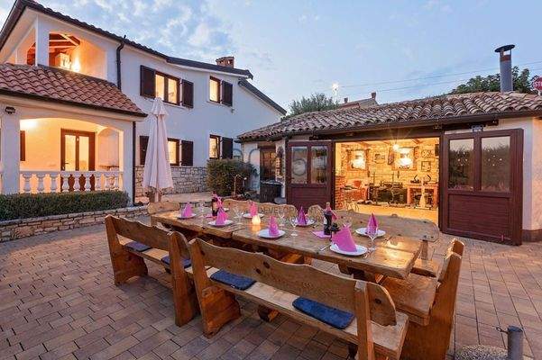 Exklusives Apartmenthaus mit Meerblick in Kaštelir