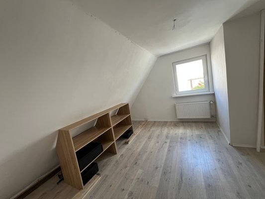 OG: Weiteres Zimmer (Ankleide/Büro)