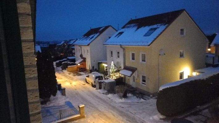 Straßenansicht im Winter