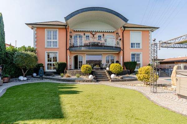 Blick vom Garten aufs Haus