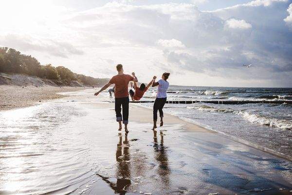 Familie glücklich am Strand