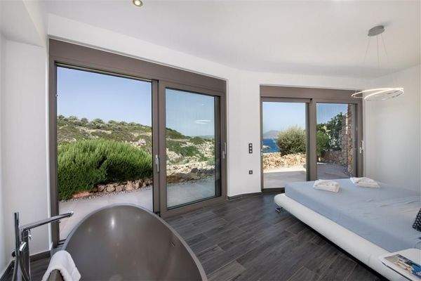 Kreta, Kokkino Chorio: Traumvilla mit makelloser Aussicht mit einer privaten Bucht zu verkaufen