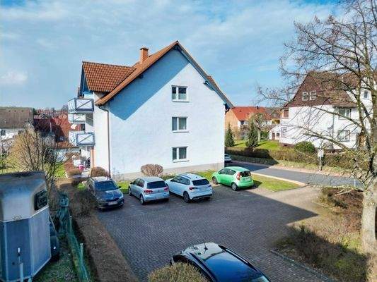 Giebelseite mit Parkmöglichkeit