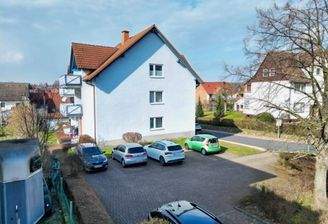 Giebelseite mit Parkmöglichkeit