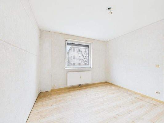 CAM04191G0-PR0072-STILL002